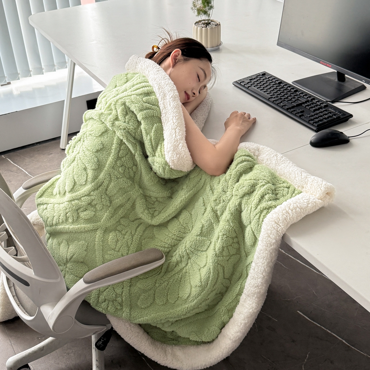 91家纺网 家纺一手货源 找家纺 欧邦 2025新款提塔芙绒绒羊羔绒毛毯-繁花 繁花-复古绿