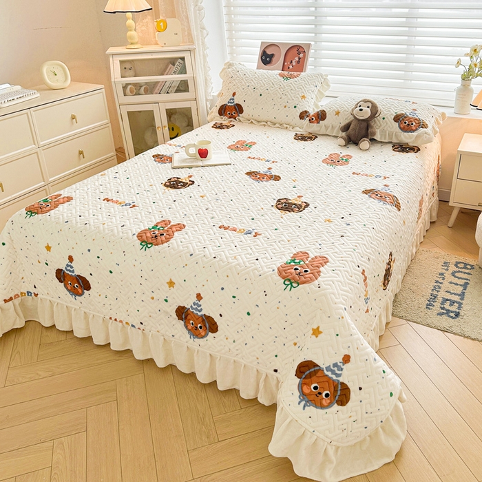 91家纺网 家纺一手货源 找家纺 凯罗 2025新款牛奶绒花边床盖印花小清新盖毯加大牛奶绒床盖床单 happy