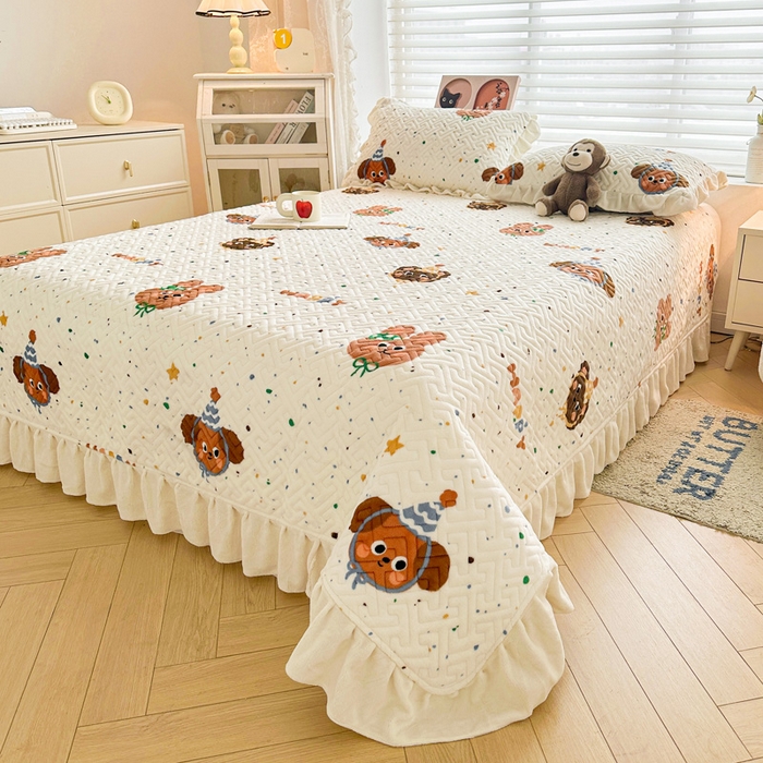 91家纺网 家纺一手货源 找家纺 凯罗 2025新款牛奶绒花边床盖印花小清新盖毯加大牛奶绒床盖床单 happy