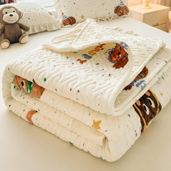 91家纺网 家纺一手货源 找家纺 凯罗 2025新款牛奶绒花边床盖印花小清新盖毯加大牛奶绒床盖床单 happy