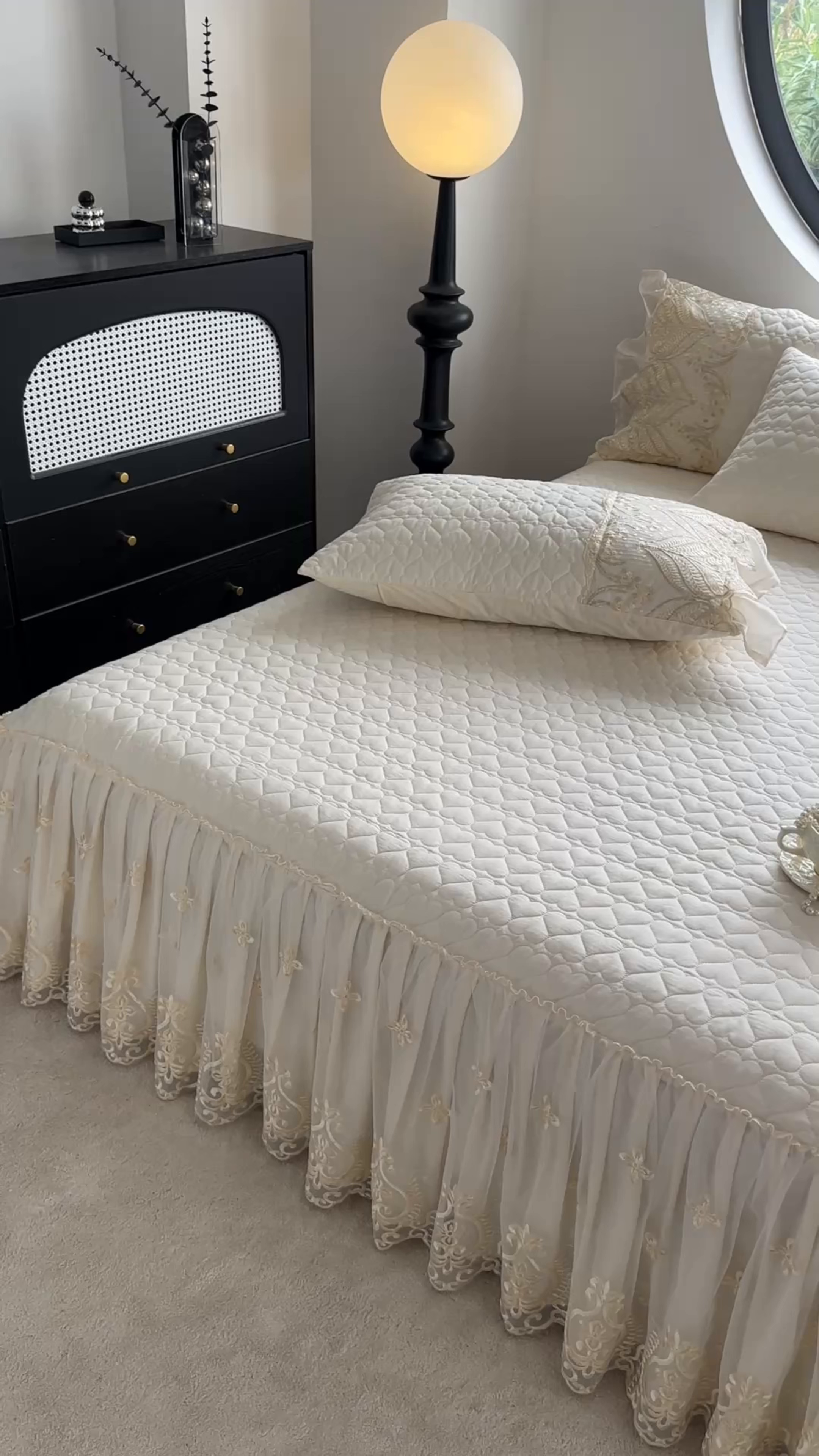 91家纺网 家纺一手货源 找家纺 罗艺轩 2025新款全棉纯棉蕾丝刺绣琉璃单床裙床裙单件（1.5m控价135起、1.8m控价140起、1.8*2.2m控价145起、2.0m控价150起） 琉璃-奶白