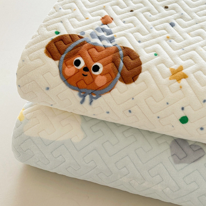 91家纺网 家纺一手货源 找家纺 凯罗 2025新款牛奶绒花边床盖印花小清新盖毯加大牛奶绒床盖床单 组合图仅供参考