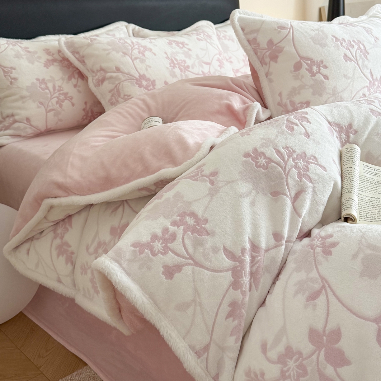 沐棉家居 2025新款高克重立体雕花牛奶绒保暖四件套 花舞倩影