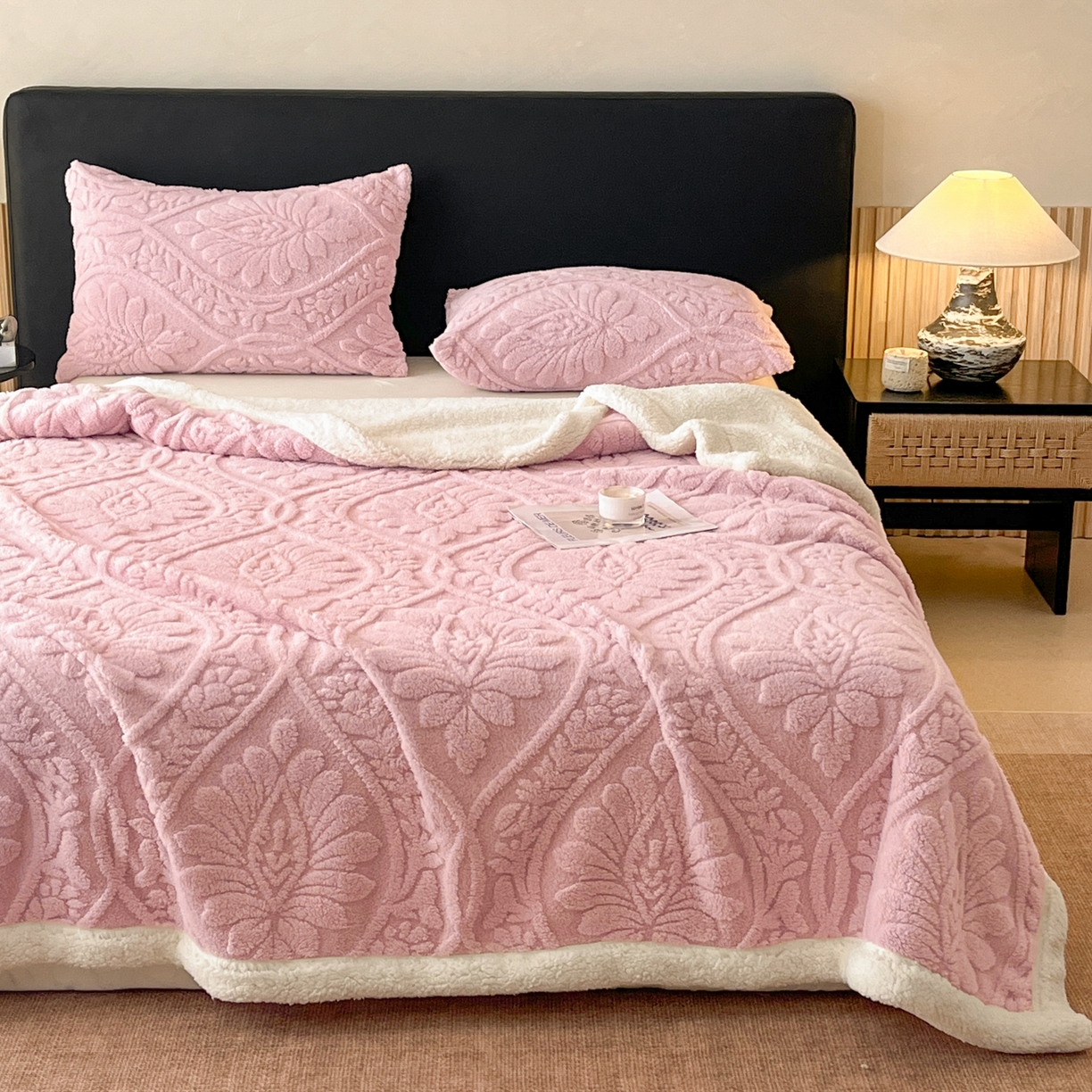 91家纺网 家纺一手货源 找家纺 欧邦 2025新款提塔芙绒绒羊羔绒毛毯-繁花 繁花-公主粉