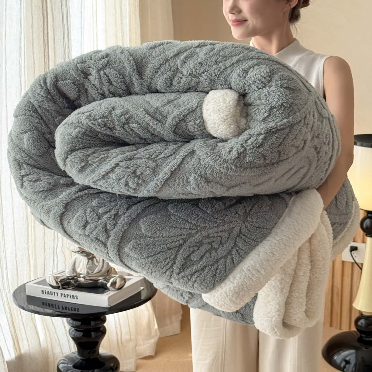 91家纺网 家纺一手货源 找家纺 欧邦 2025新款提塔芙绒绒羊羔绒毛毯-繁花 繁花-深灰