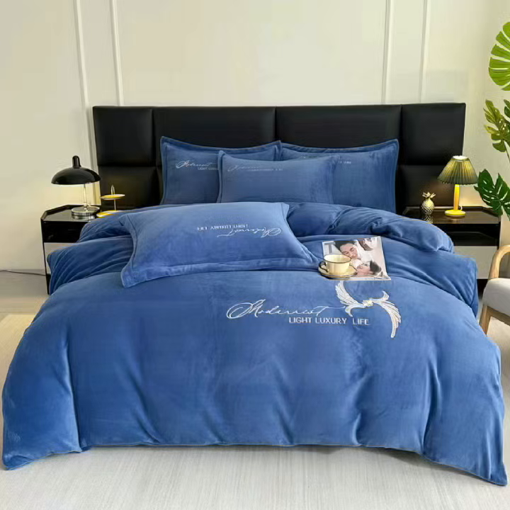 91家纺网 家纺一手货源 找家纺 （总）悦织湾家纺 2025新款牛奶绒纯色刺绣四件套-宽镜