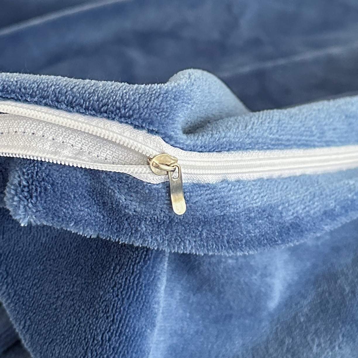 91家纺网 家纺一手货源 找家纺 悦织湾家纺 2025新款牛奶绒纯色刺绣四件套-宽镜 宽镜-宾利蓝