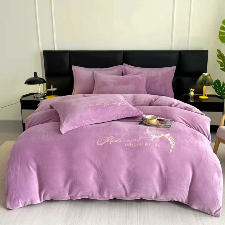 91家纺网 家纺一手货源 找家纺 悦织湾家纺 2025新款牛奶绒纯色刺绣四件套-宽镜 宽镜-浅紫