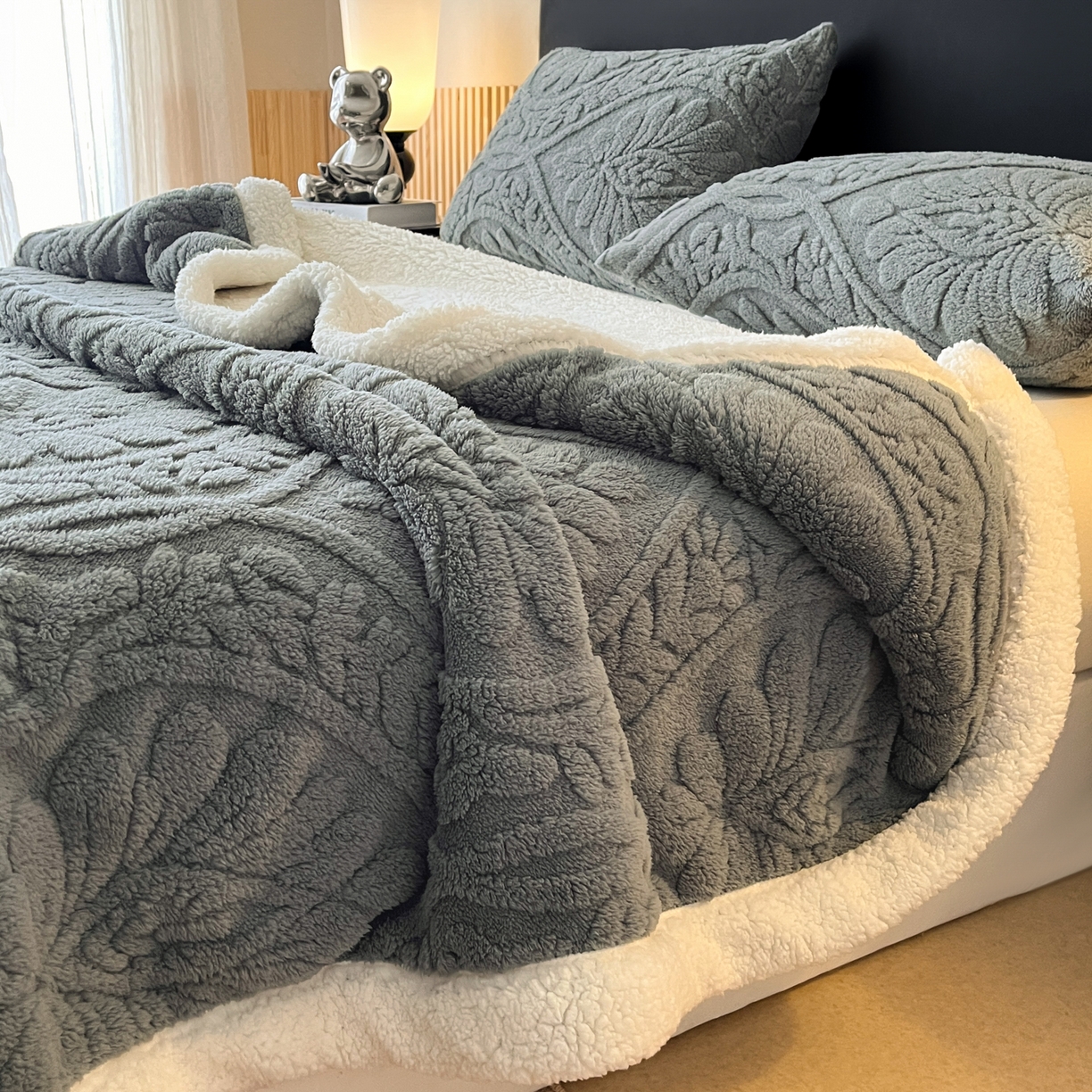 91家纺网 家纺一手货源 找家纺 欧邦 2025新款提塔芙绒绒羊羔绒毛毯-繁花 繁花-深灰