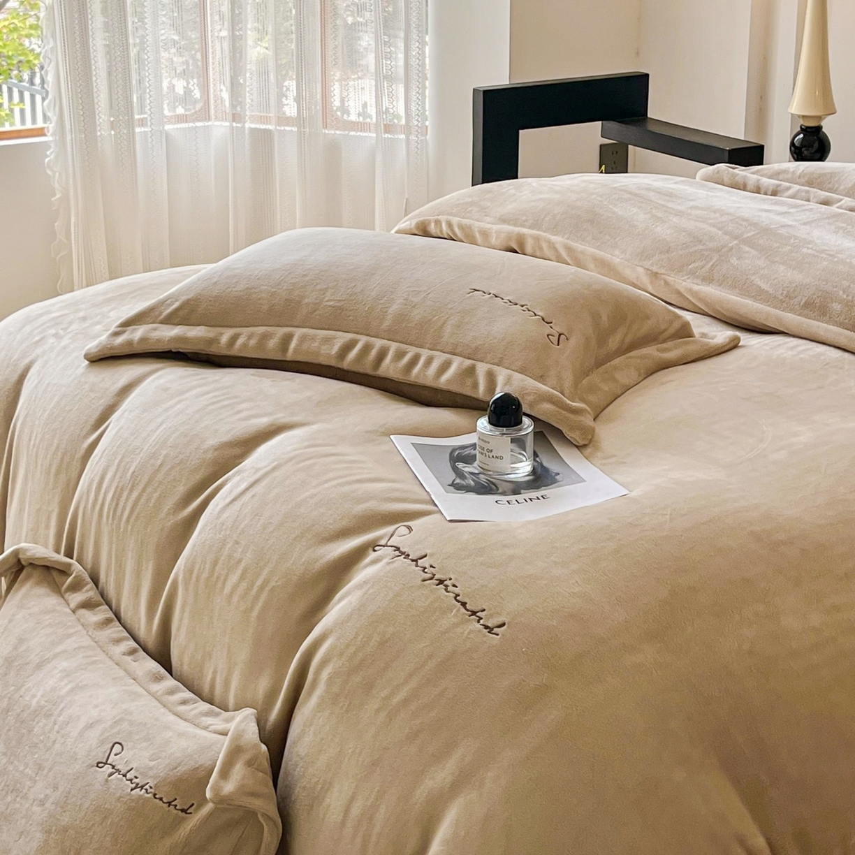 91家纺网 家纺一手货源 找家纺 庭笙 2025新款加厚牛奶绒8斤/9斤纯色蓄热保暖四件套-米莱 米莱-咖