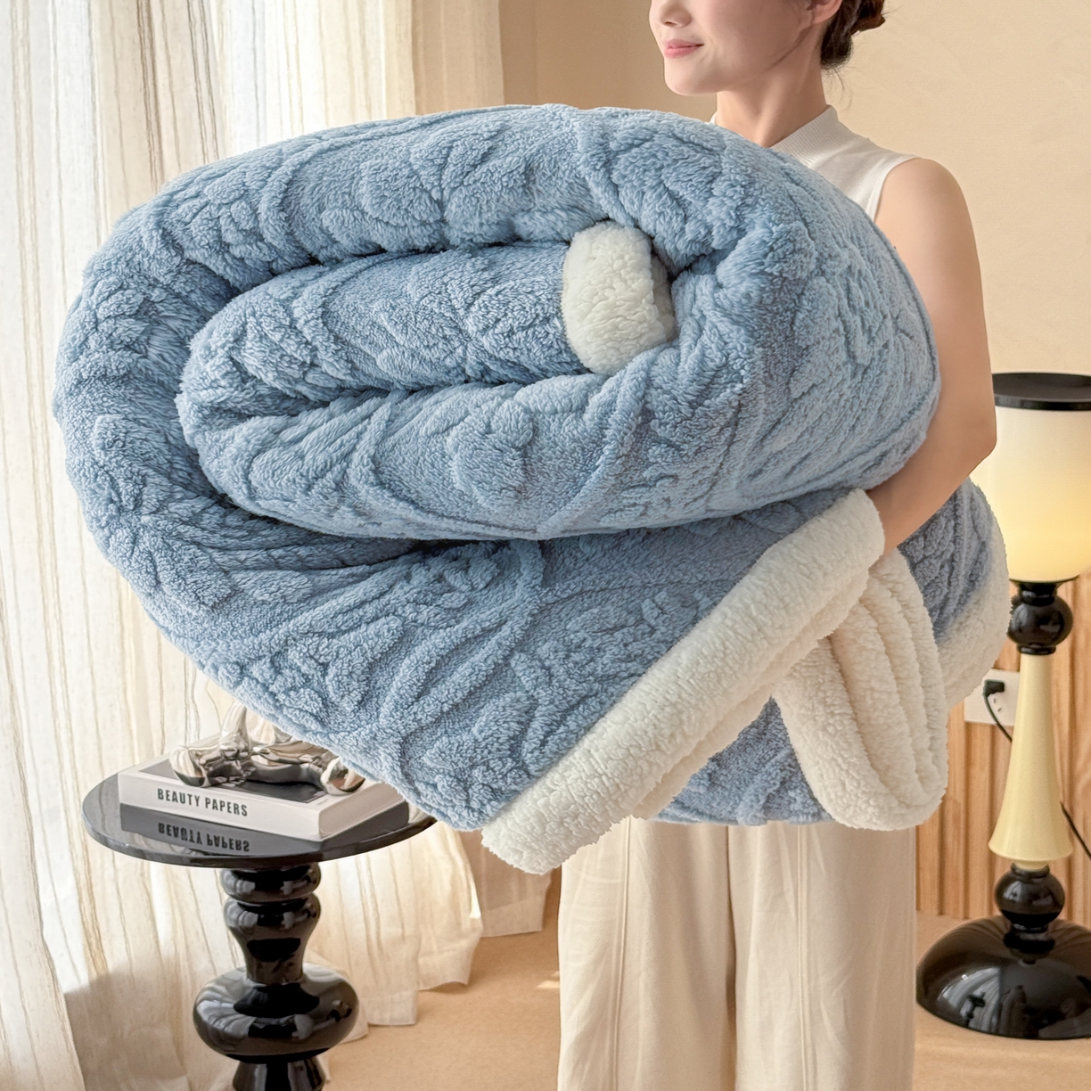 91家纺网 家纺一手货源 找家纺 欧邦 2025新款提塔芙绒绒羊羔绒毛毯-繁花 繁花-午夜蓝