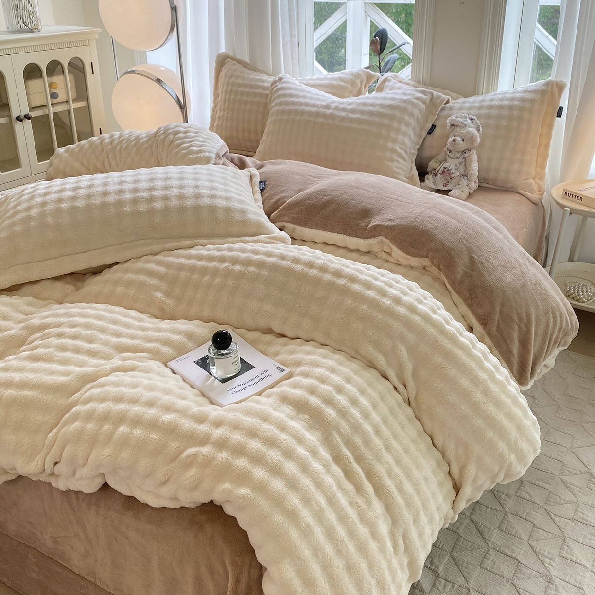 91家纺网 家纺一手货源 找家纺 悦织湾家纺 2025新款泡泡绒仿兔毛绒四件套牛奶绒纯色轻奢床上用品4件套货源足 泡泡绒-奶咖