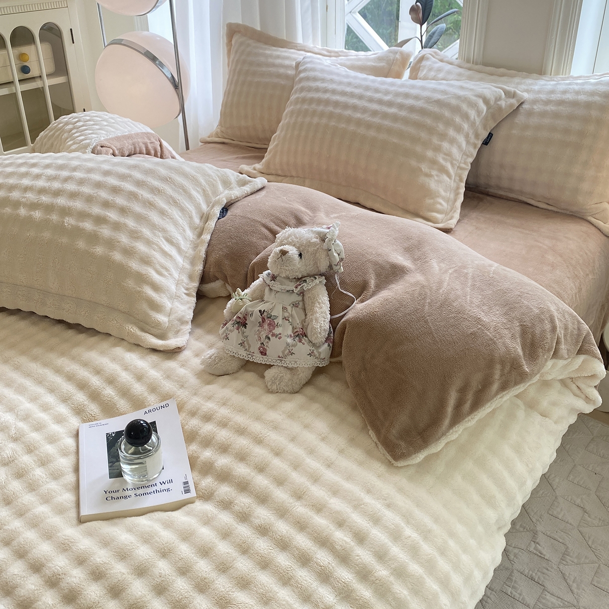 91家纺网 家纺一手货源 找家纺 悦织湾家纺 2025新款泡泡绒仿兔毛绒四件套牛奶绒纯色轻奢床上用品4件套货源足 泡泡绒-奶咖