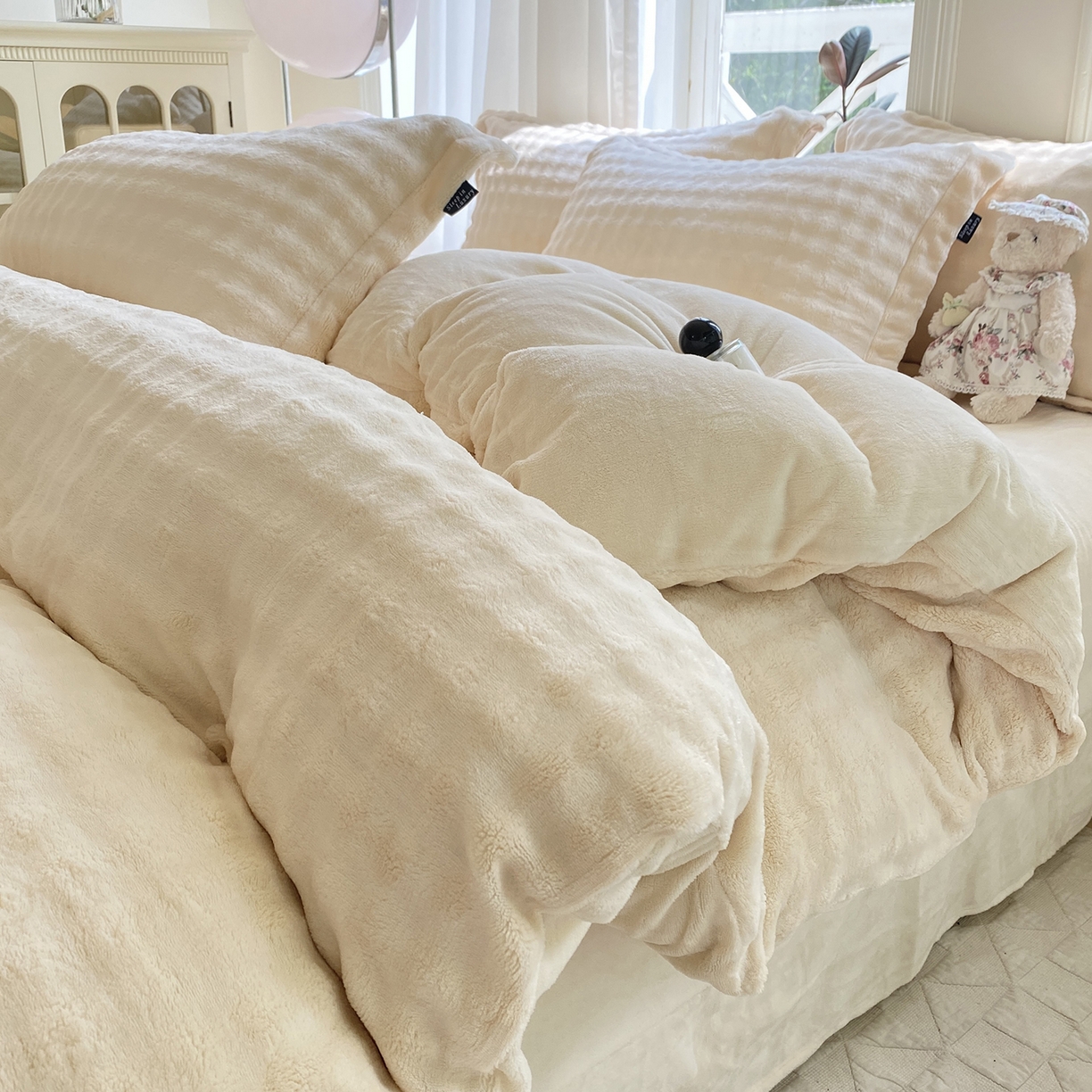 91家纺网 家纺一手货源 找家纺 悦织湾家纺 2025新款泡泡绒仿兔毛绒四件套牛奶绒纯色轻奢床上用品4件套货源足 泡泡绒-米白