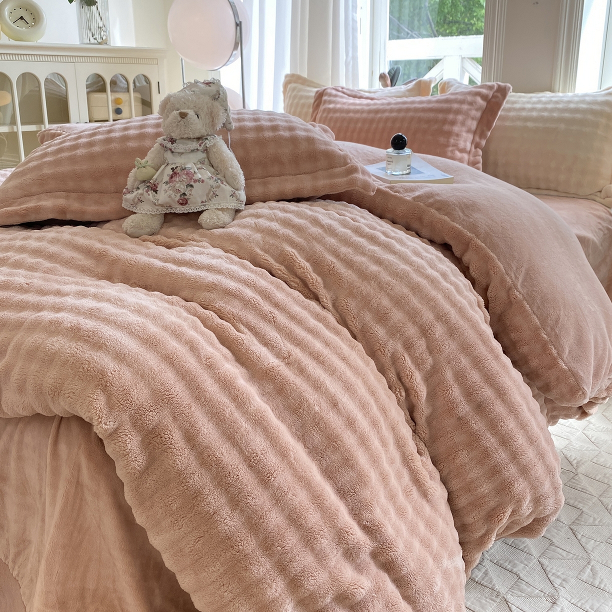91家纺网 家纺一手货源 找家纺 悦织湾家纺 2025新款泡泡绒仿兔毛绒四件套牛奶绒纯色轻奢床上用品4件套货源足 泡泡绒-浅粉