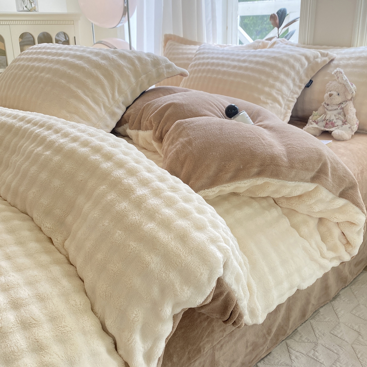 91家纺网 家纺一手货源 找家纺 悦织湾家纺 2025新款泡泡绒仿兔毛绒四件套牛奶绒纯色轻奢床上用品4件套货源足 泡泡绒-奶咖