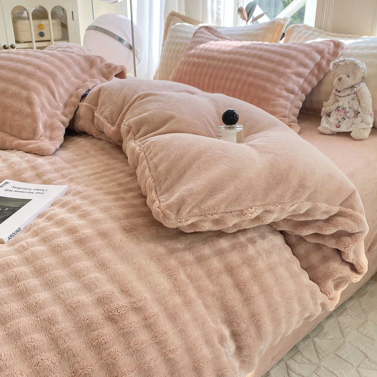 91家纺网 家纺一手货源 找家纺 悦织湾家纺 2025新款泡泡绒仿兔毛绒四件套牛奶绒纯色轻奢床上用品4件套货源足 泡泡绒-浅粉