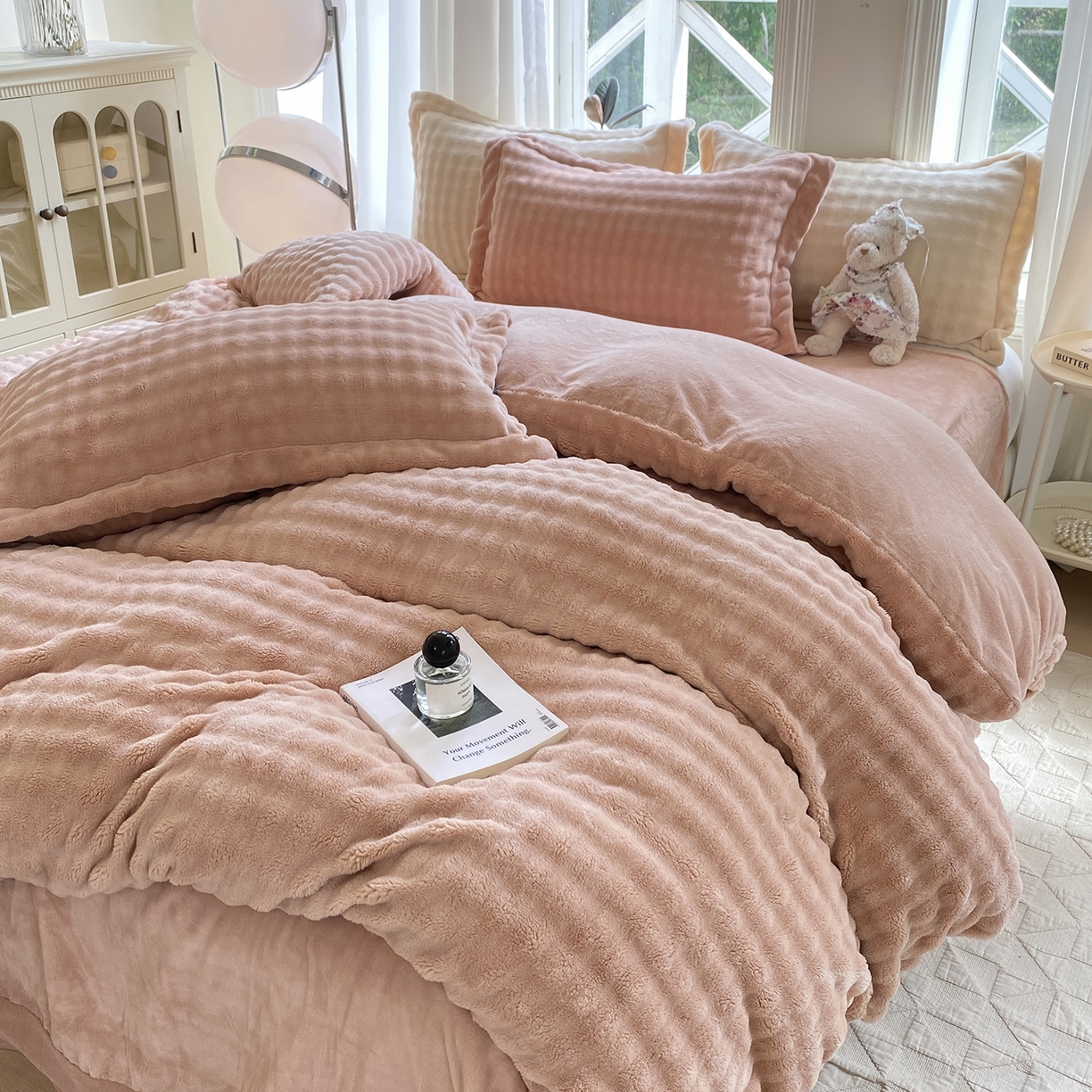 91家纺网 家纺一手货源 找家纺 悦织湾家纺 2025新款泡泡绒仿兔毛绒四件套牛奶绒纯色轻奢床上用品4件套货源足 泡泡绒-浅粉