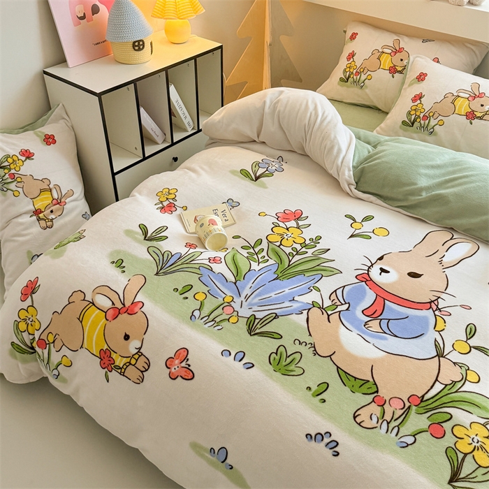 91家纺网 家纺一手货源 找家纺 潮邦创意家居 2025新款大版卡通牛奶绒四件套 悠闲生活