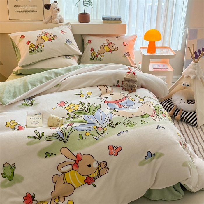 91家纺网 家纺一手货源 找家纺 潮邦创意家居 2025新款大版卡通牛奶绒四件套 悠闲生活