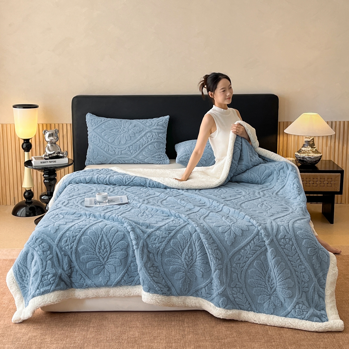 91家纺网 家纺一手货源 找家纺 欧邦 2025新款提塔芙绒绒羊羔绒毛毯-繁花 繁花-午夜蓝