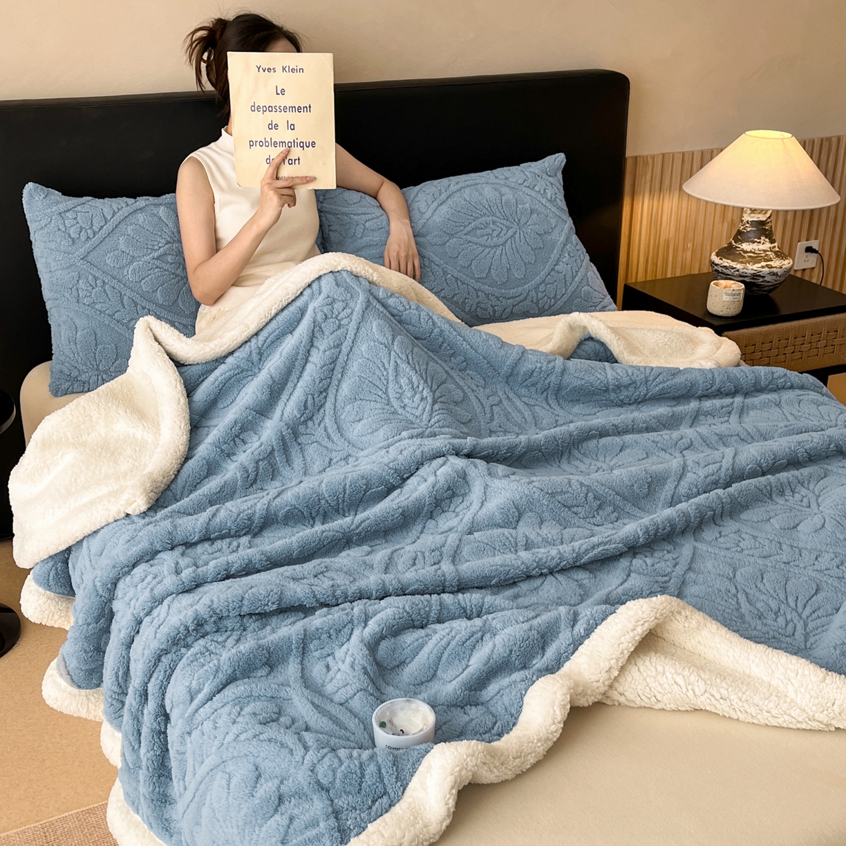 91家纺网 家纺一手货源 找家纺 欧邦 2025新款提塔芙绒绒羊羔绒毛毯-繁花 繁花-午夜蓝