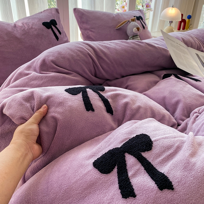 91家纺网 家纺一手货源 找家纺 （总）茉礼 2025新款心动蝴蝶结A类加厚牛奶绒四件套毛巾绣四件套