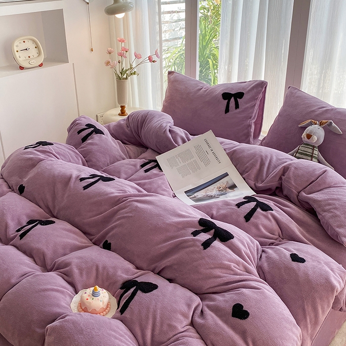 91家纺网 家纺一手货源 找家纺 （总）茉礼 2025新款心动蝴蝶结A类加厚牛奶绒四件套毛巾绣四件套