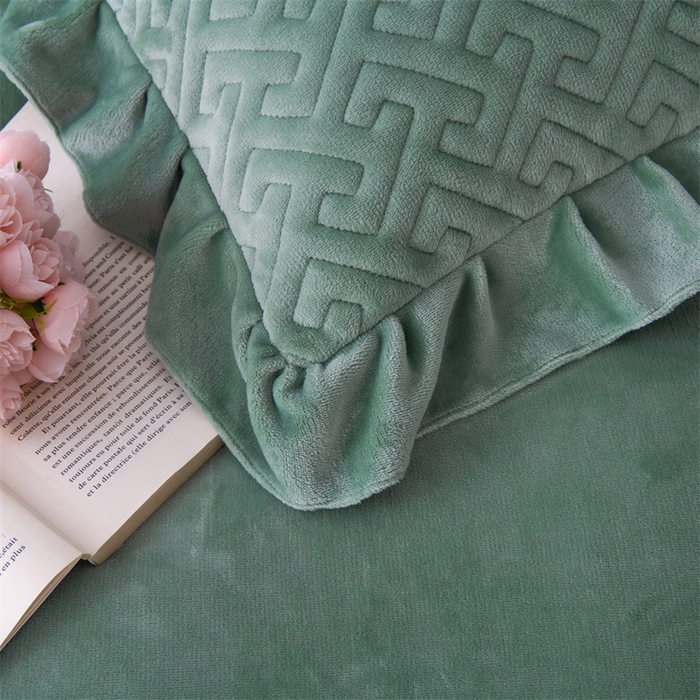 91家纺网 家纺一手货源 找家纺 畅畅家纺 2025新款11斤纯色韩版冬季超柔加厚牛奶花边床盖四件套 果绿
