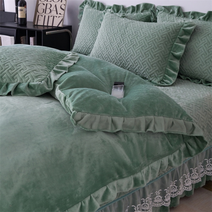 91家纺网 家纺一手货源 找家纺 畅畅家纺 2025新款11斤纯色韩版冬季超柔加厚牛奶花边床盖四件套 果绿
