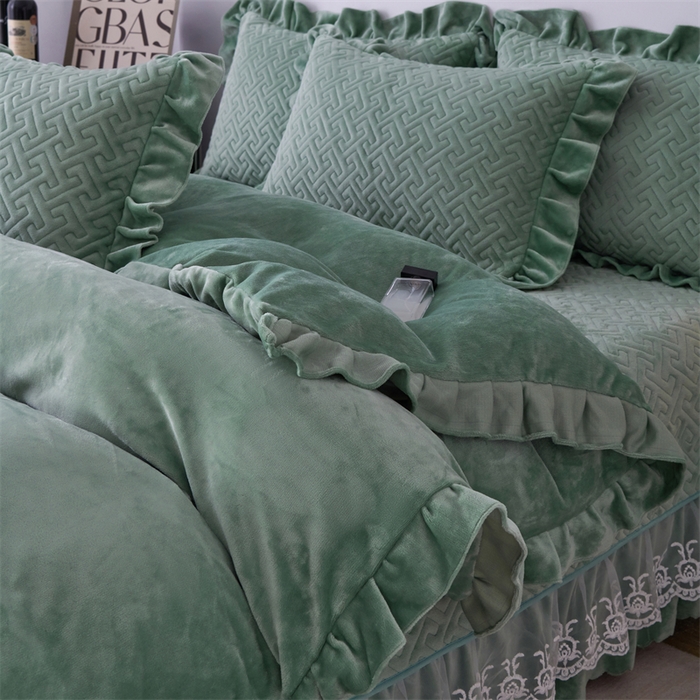 91家纺网 家纺一手货源 找家纺 畅畅家纺 2025新款11斤纯色韩版冬季超柔加厚牛奶花边床盖四件套 果绿