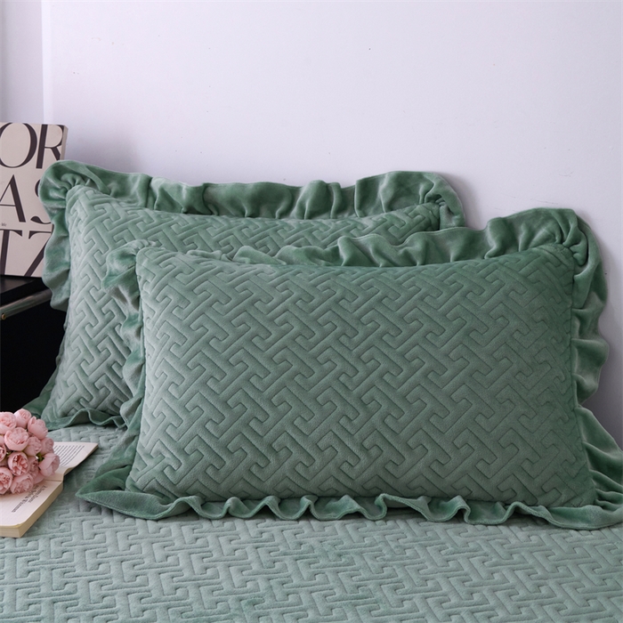 91家纺网 家纺一手货源 找家纺 畅畅家纺 2025新款11斤纯色韩版冬季超柔加厚牛奶花边床盖四件套 果绿