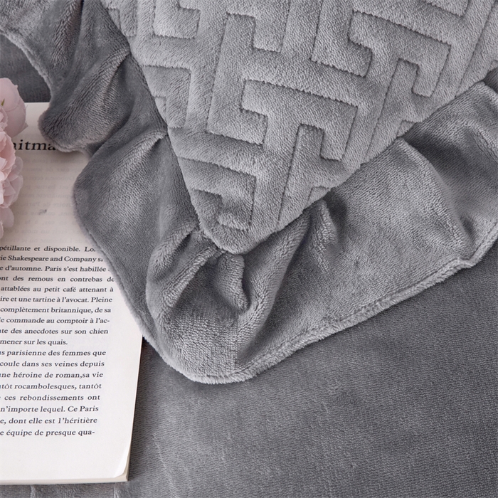 91家纺网 家纺一手货源 找家纺 畅畅家纺 2025新款11斤纯色韩版冬季超柔加厚牛奶花边床盖四件套 浅灰