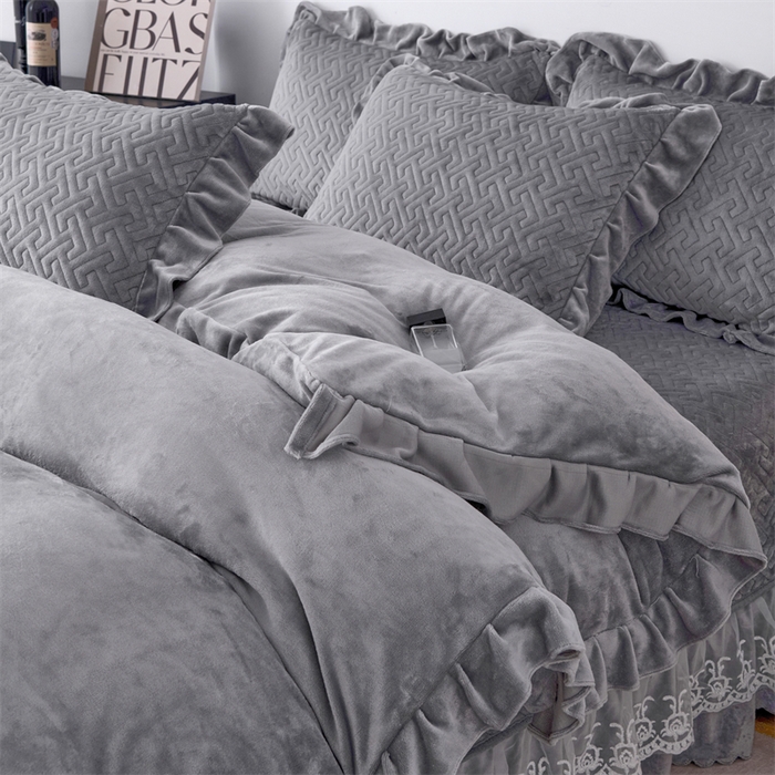 91家纺网 家纺一手货源 找家纺 畅畅家纺 2025新款11斤纯色韩版冬季超柔加厚牛奶花边床盖四件套 浅灰