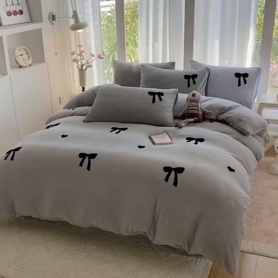 91家纺网 家纺一手货源 找家纺 （总）茉礼 2025新款心动蝴蝶结A类加厚牛奶绒四件套毛巾绣四件套