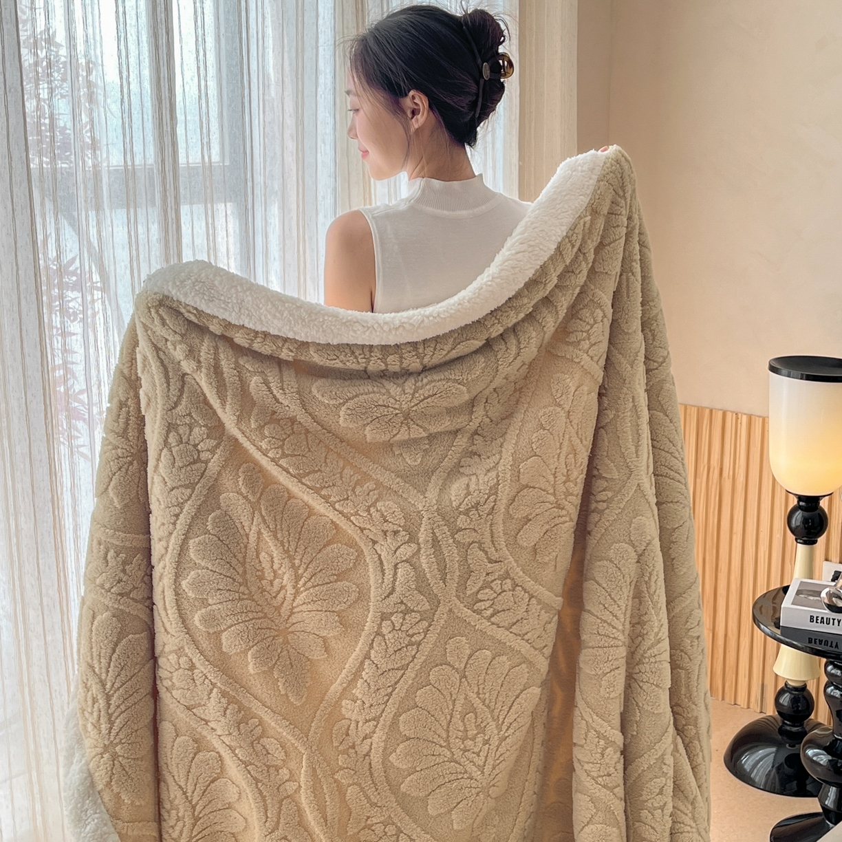 91家纺网 家纺一手货源 找家纺 欧邦 2025新款提塔芙绒绒羊羔绒毛毯-繁花 繁花-香槟咖