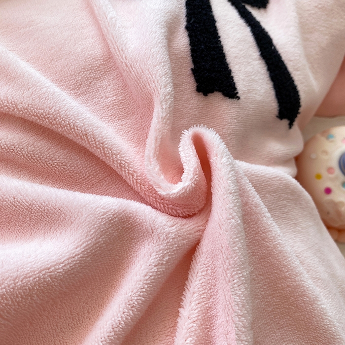 91家纺网 家纺一手货源 找家纺 茉礼 2025新款心动蝴蝶结A类加厚牛奶绒四件套毛巾绣四件套 心动粉