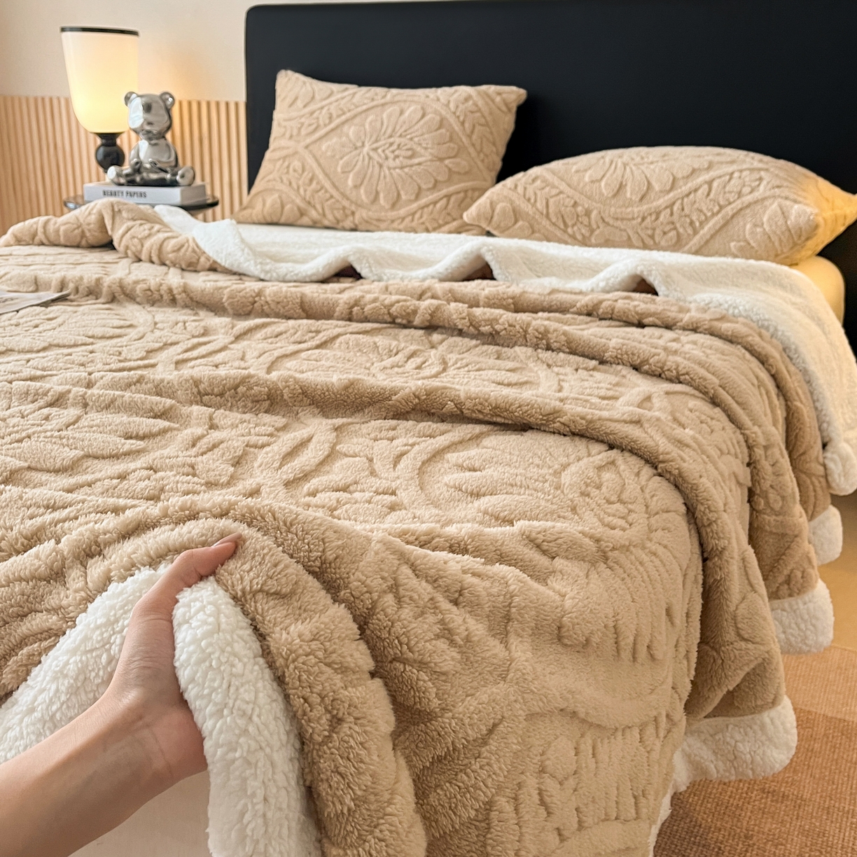 91家纺网 家纺一手货源 找家纺 欧邦 2025新款提塔芙绒绒羊羔绒毛毯-繁花 繁花-香槟咖