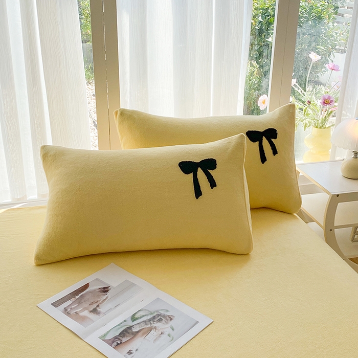 91家纺网 家纺一手货源 找家纺 茉礼 2025新款心动蝴蝶结A类加厚牛奶绒四件套毛巾绣四件套 心动奶黄