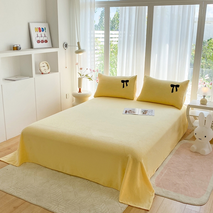 91家纺网 家纺一手货源 找家纺 茉礼 2025新款心动蝴蝶结A类加厚牛奶绒四件套毛巾绣四件套 心动奶黄