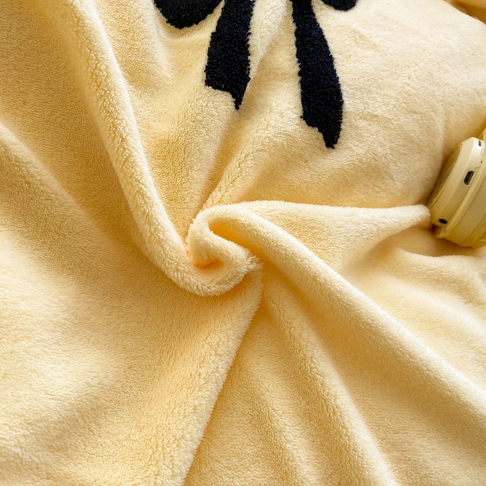 91家纺网 家纺一手货源 找家纺 茉礼 2025新款心动蝴蝶结A类加厚牛奶绒四件套毛巾绣四件套 心动奶黄