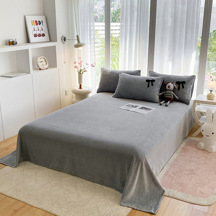 91家纺网 家纺一手货源 找家纺 茉礼 2025新款心动蝴蝶结A类加厚牛奶绒四件套毛巾绣四件套 心动灰