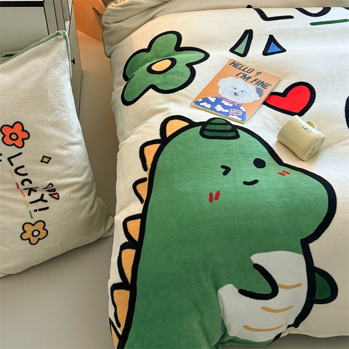 91家纺网 家纺一手货源 找家纺 潮邦创意家居 2025新款大版卡通牛奶绒四件套 友爱龙龙