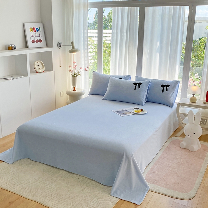 91家纺网 家纺一手货源 找家纺 茉礼 2025新款心动蝴蝶结A类加厚牛奶绒四件套毛巾绣四件套 心动蓝