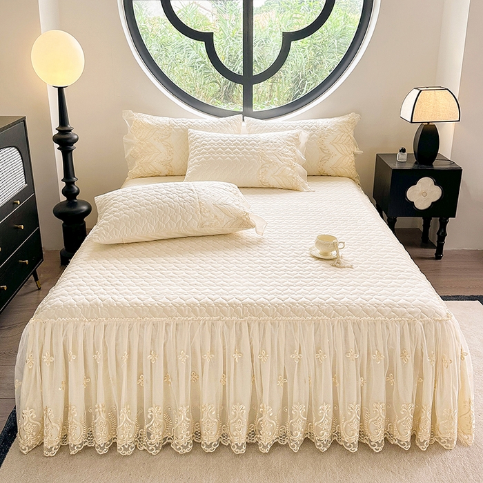 91家纺网 家纺一手货源 找家纺 罗艺轩 2025新款全棉纯棉蕾丝刺绣琉璃床裙四件套（1.5m控价288起、1.8m控价293起、1.8m加大控价303起、1.8*2.2m控价298起、1.8*2.2m加大控价308起、2.0m控价3