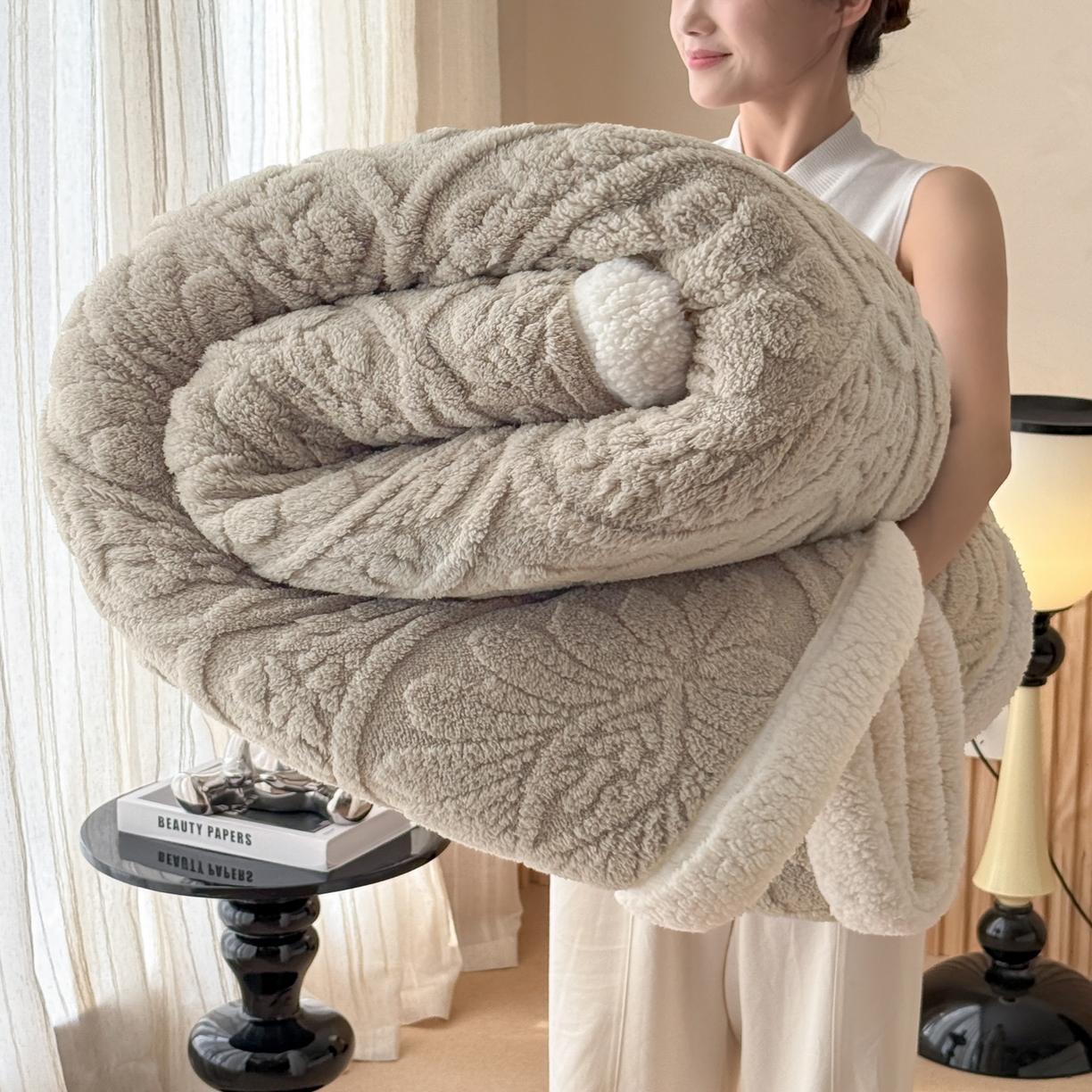 91家纺网 家纺一手货源 找家纺 欧邦 2025新款提塔芙绒绒羊羔绒毛毯-繁花 繁花-月影灰