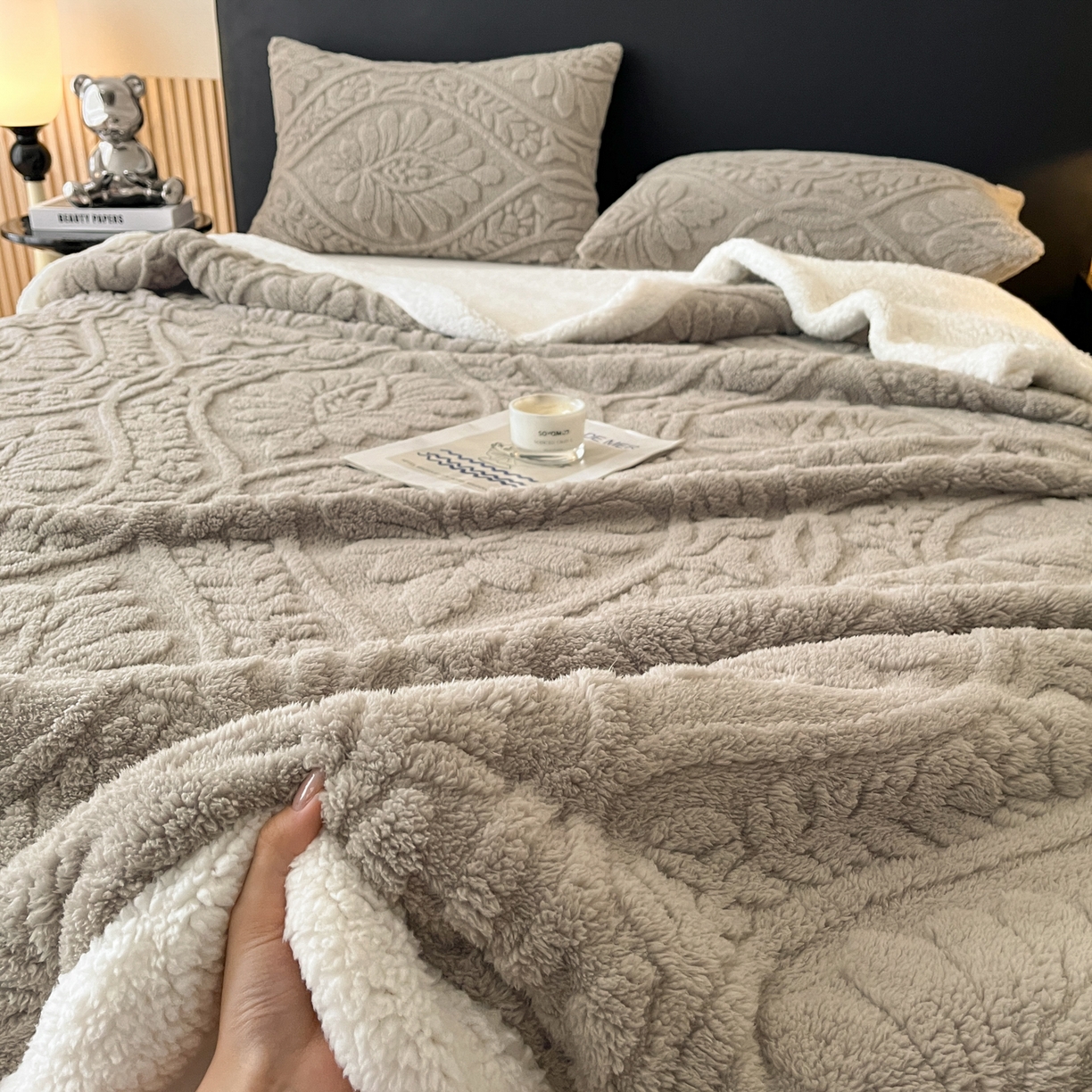 91家纺网 家纺一手货源 找家纺 欧邦 2025新款提塔芙绒绒羊羔绒毛毯-繁花 繁花-月影灰