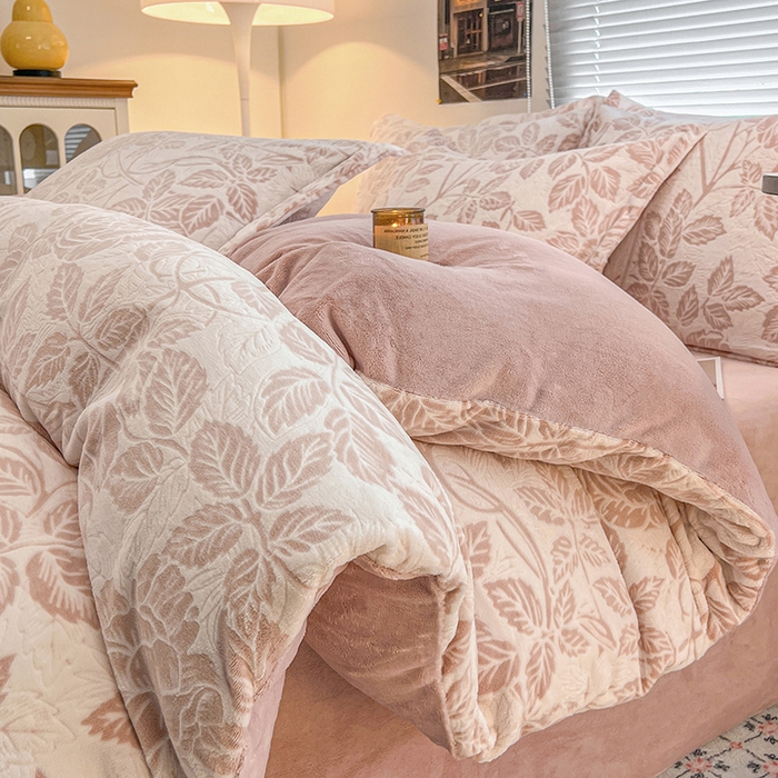 倾慕家纺 2026新款舒适保暖立体浮雕绒系列四件套 爱意浓粉