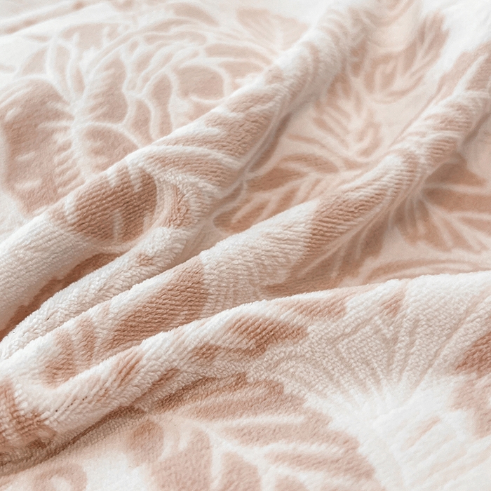 91家纺网 家纺一手货源 找家纺 倾慕家纺 2026新款舒适保暖立体浮雕绒系列四件套 爱意浓粉