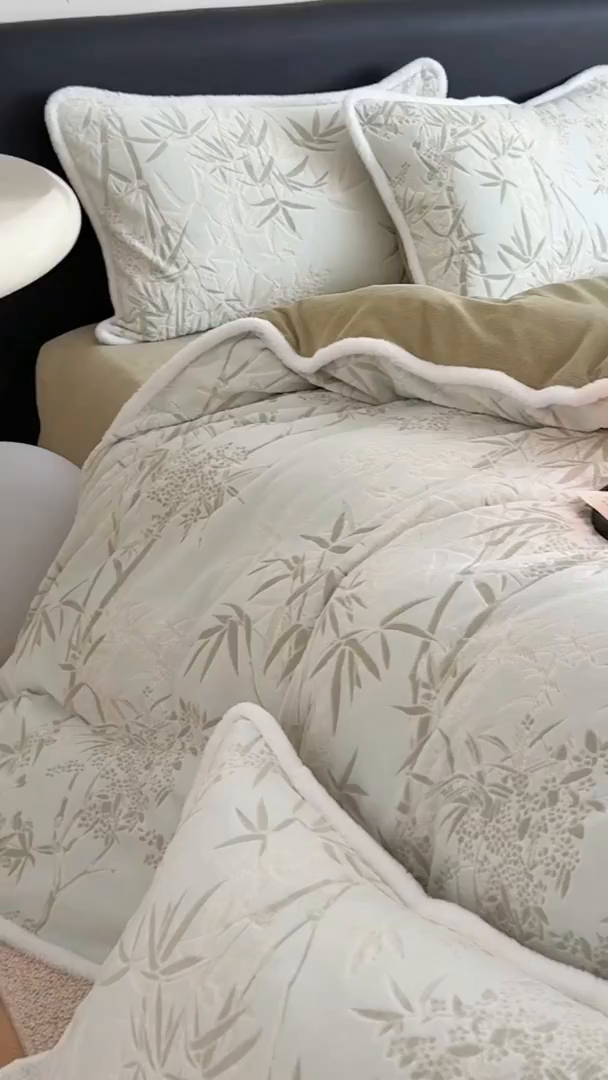 91家纺网 家纺一手货源 找家纺 沐棉家居 2025新款高克重立体雕花牛奶绒保暖四件套 雅致